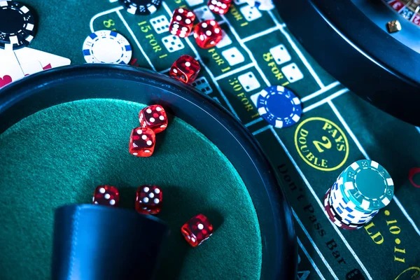 Auto Roulette live table interface showing wheel, betting grid, and spin timer